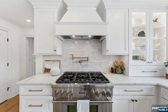 101 Tam O Shanter Drive, Mahwah, NJ 07430