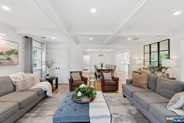 101 Tam O Shanter Drive, Mahwah, NJ 07430