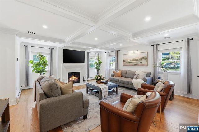 101 Tam O Shanter Drive, Mahwah, NJ 07430