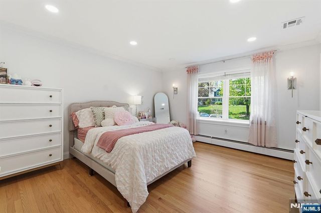 101 Tam O Shanter Drive, Mahwah, NJ 07430