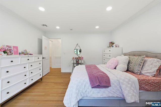 101 Tam O Shanter Drive, Mahwah, NJ 07430