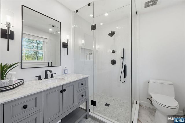 101 Tam O Shanter Drive, Mahwah, NJ 07430