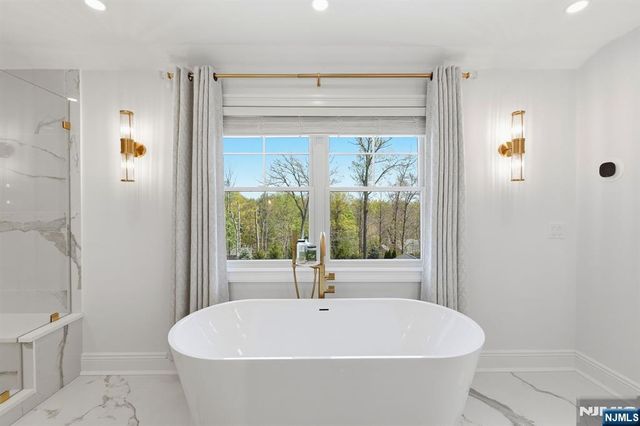 101 Tam O Shanter Drive, Mahwah, NJ 07430