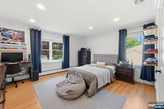 101 Tam O Shanter Drive, Mahwah, NJ 07430