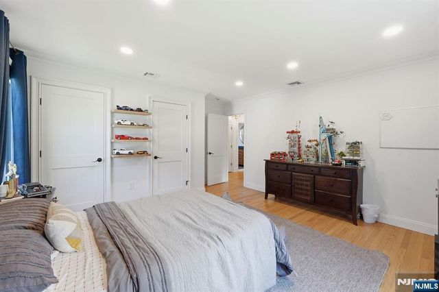 101 Tam O Shanter Drive, Mahwah, NJ 07430