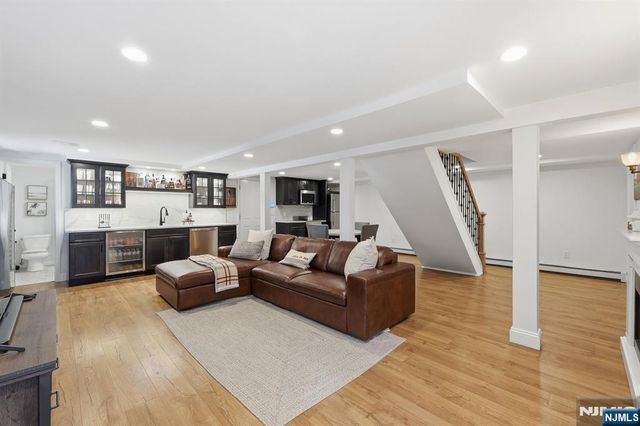 101 Tam O Shanter Drive, Mahwah, NJ 07430