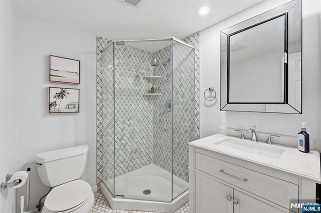 101 Tam O Shanter Drive, Mahwah, NJ 07430