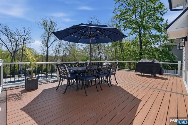 101 Tam O Shanter Drive, Mahwah, NJ 07430
