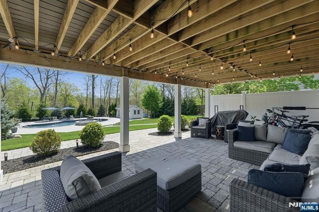101 Tam O Shanter Drive, Mahwah, NJ 07430