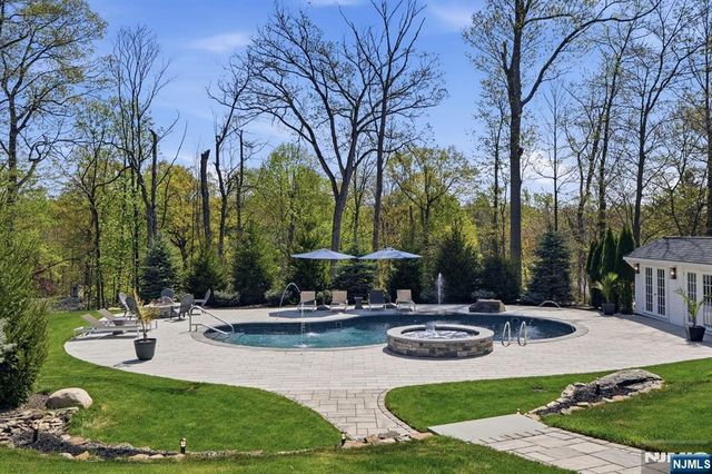 101 Tam O Shanter Drive, Mahwah, NJ 07430