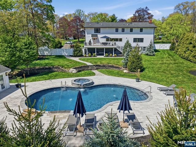 101 Tam O Shanter Drive, Mahwah, NJ 07430