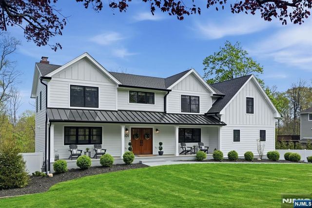 101 Tam O Shanter Drive, Mahwah, NJ 07430