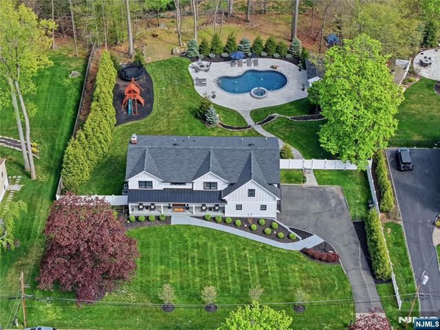 101 Tam O Shanter Drive, Mahwah, NJ 07430