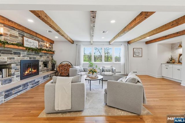 101 Tam O Shanter Drive, Mahwah, NJ 07430
