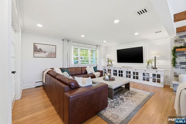 101 Tam O Shanter Drive, Mahwah, NJ 07430