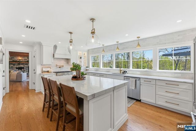 101 Tam O Shanter Drive, Mahwah, NJ 07430