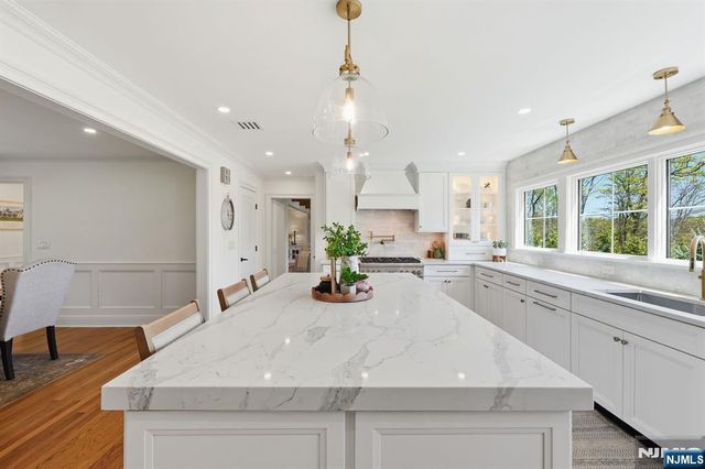 101 Tam O Shanter Drive, Mahwah, NJ 07430