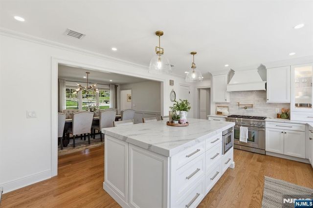 101 Tam O Shanter Drive, Mahwah, NJ 07430