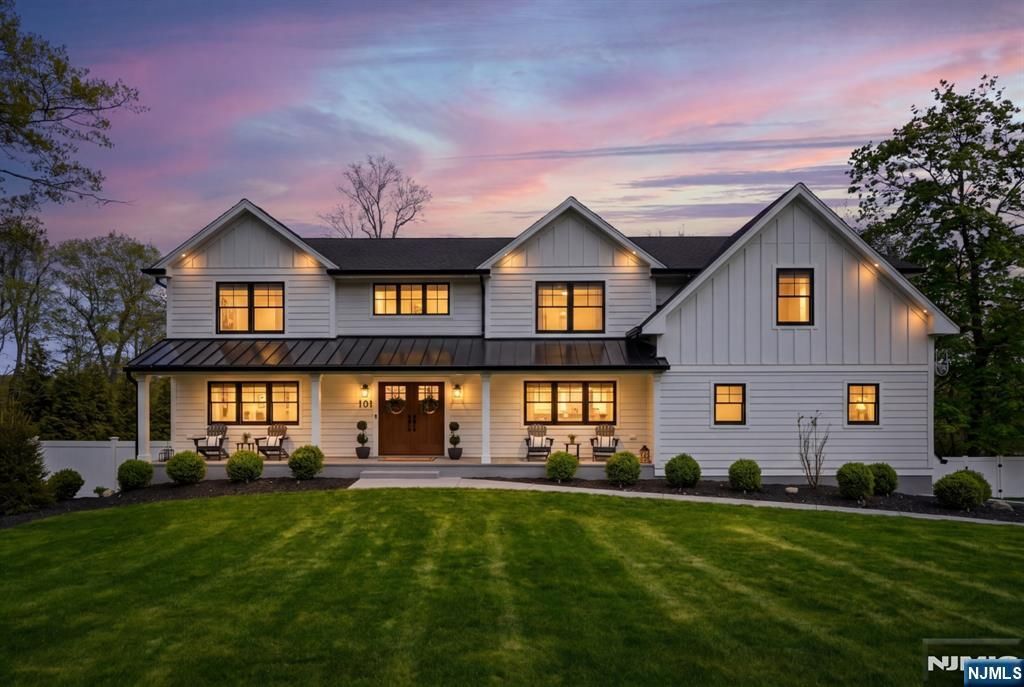 101 Tam O Shanter Drive, Mahwah, NJ 07430