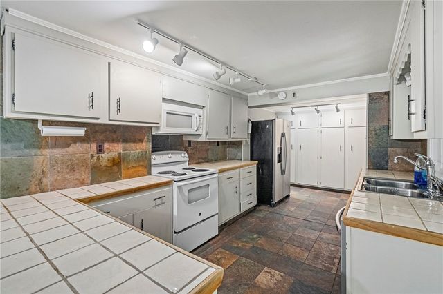 311 Redgate Rd, Aleppo, PA 15143