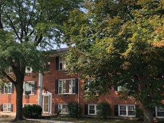 9203 MONROE Avenue 20, Brookfield, IL 60513