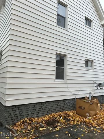 15630 Holmes Avenue Up, Cleveland, OH 44110