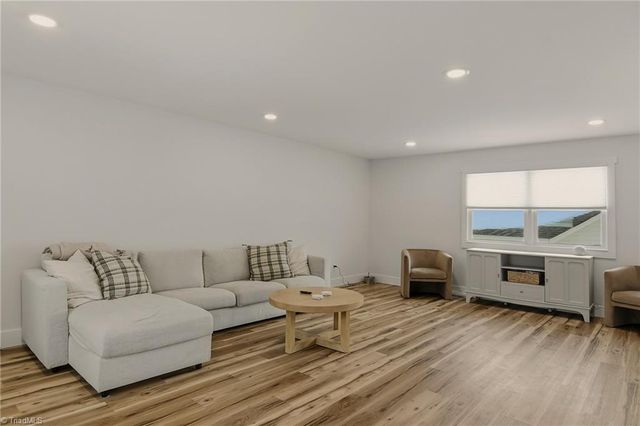 5604 Bunch Road, Oak Ridge, NC 27310