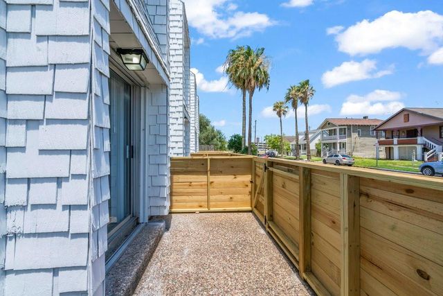 928 Postoffice 5, Galveston, TX 77550