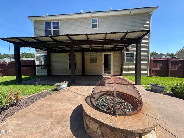 438 Roanoke Drive, Raeford, NC 28376