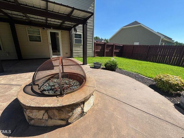 438 Roanoke Drive, Raeford, NC 28376