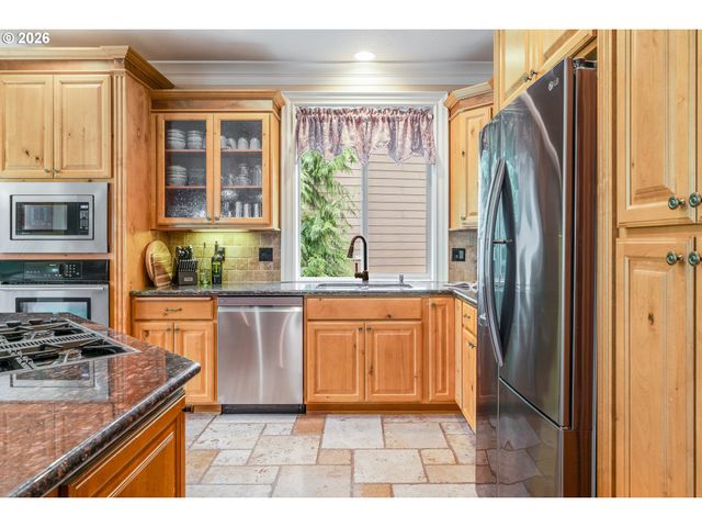 9588 Se NICHOLAS Dr, Happy Valley, OR 97086