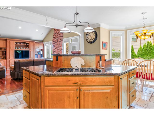 9588 Se NICHOLAS Dr, Happy Valley, OR 97086