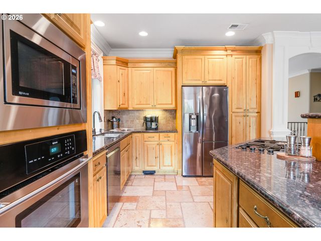 9588 Se NICHOLAS Dr, Happy Valley, OR 97086