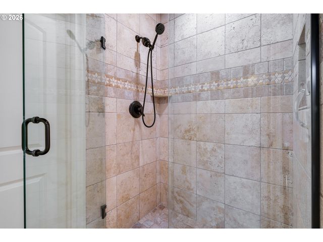 9588 Se NICHOLAS Dr, Happy Valley, OR 97086