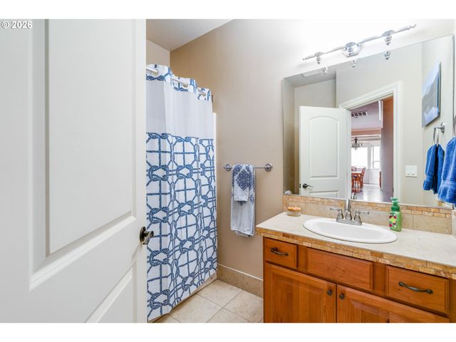 9588 Se NICHOLAS Dr, Happy Valley, OR 97086