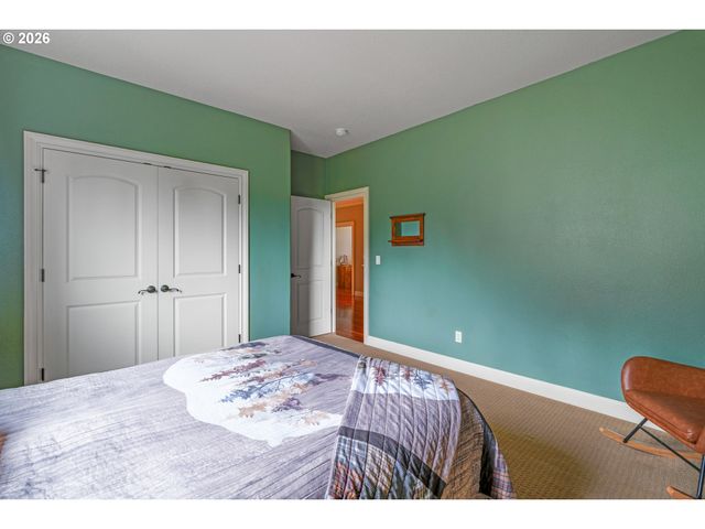 9588 Se NICHOLAS Dr, Happy Valley, OR 97086