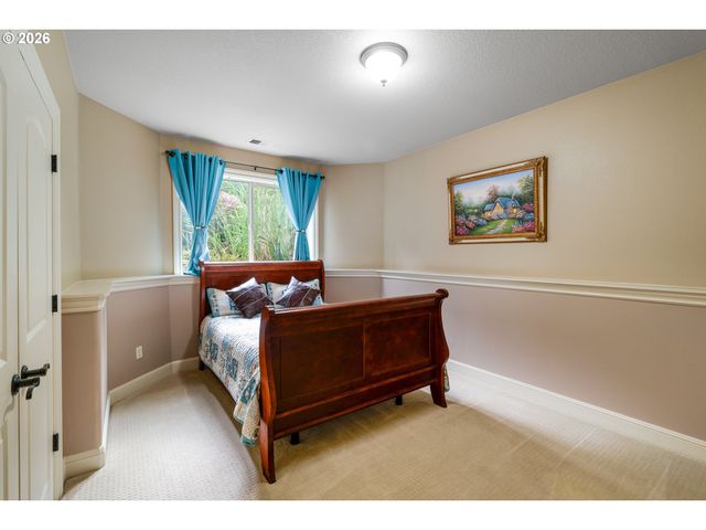 9588 Se NICHOLAS Dr, Happy Valley, OR 97086
