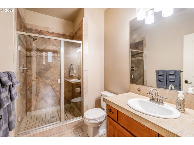 9588 Se NICHOLAS Dr, Happy Valley, OR 97086