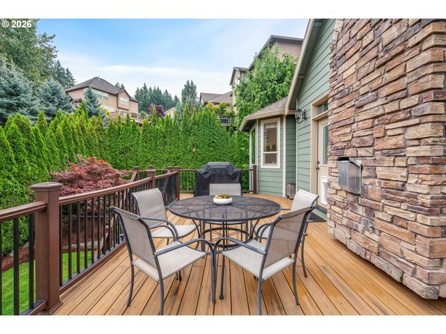 9588 Se NICHOLAS Dr, Happy Valley, OR 97086