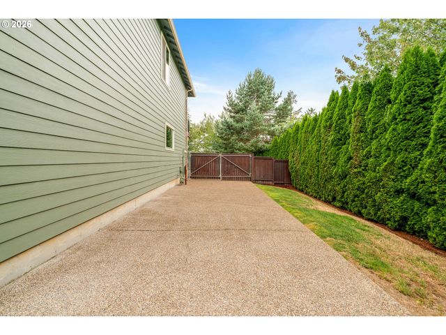 9588 Se NICHOLAS Dr, Happy Valley, OR 97086