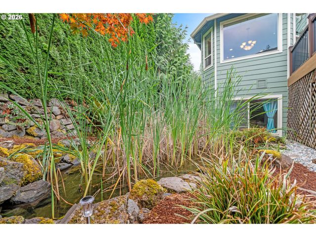 9588 Se NICHOLAS Dr, Happy Valley, OR 97086