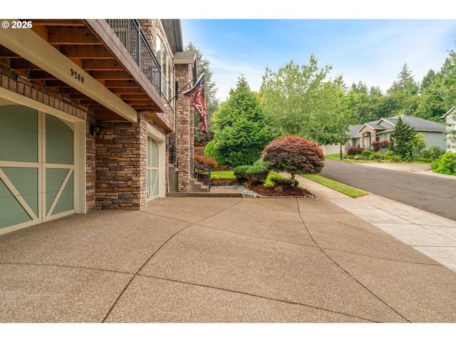 9588 Se NICHOLAS Dr, Happy Valley, OR 97086