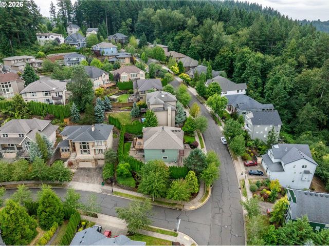 9588 Se NICHOLAS Dr, Happy Valley, OR 97086