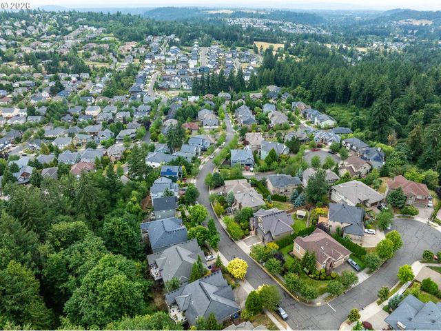 9588 Se NICHOLAS Dr, Happy Valley, OR 97086