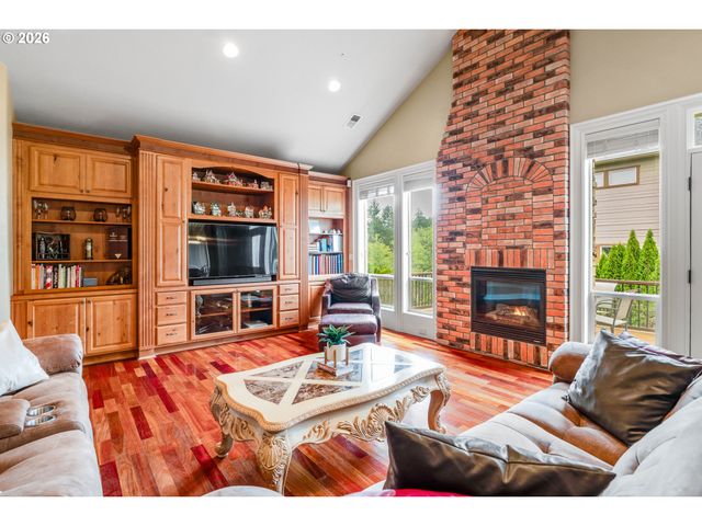 9588 Se NICHOLAS Dr, Happy Valley, OR 97086