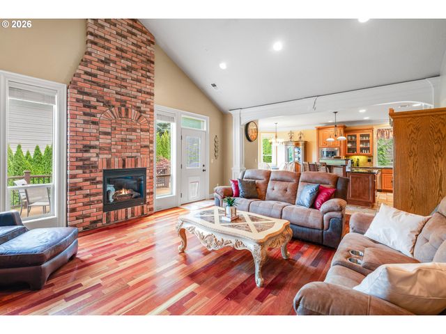 9588 Se NICHOLAS Dr, Happy Valley, OR 97086