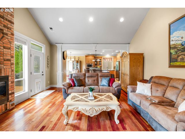 9588 Se NICHOLAS Dr, Happy Valley, OR 97086
