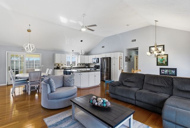 16 Princeton Rd, Hudson, MA 01749