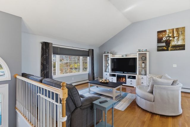 16 Princeton Rd, Hudson, MA 01749