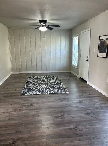 5025 Stephanie Drive, Haltom City, TX 76117